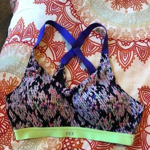 Victoria’s Secret sports bra 🐸
